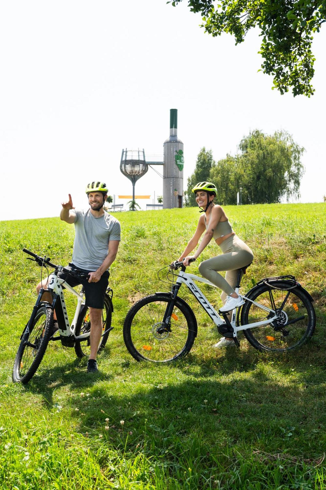 Hotel Vier Jahreszeiten Loipersdorf Loipersdorf bei Fuerstenfeld Bagian luar foto