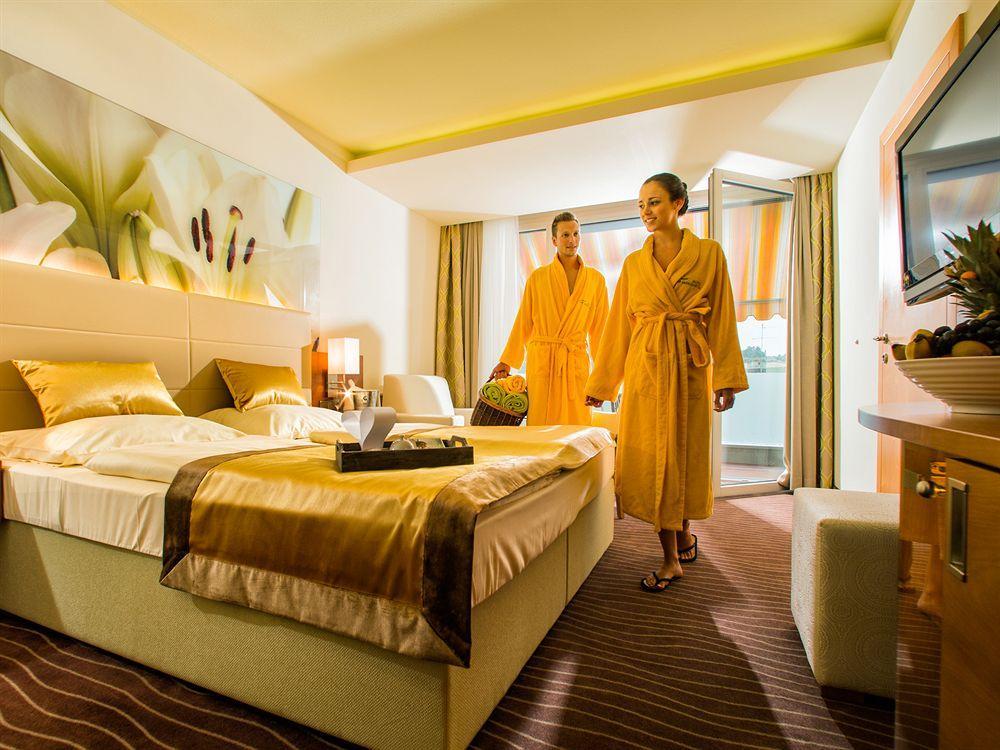 Hotel Vier Jahreszeiten Loipersdorf Loipersdorf bei Fuerstenfeld Bagian luar foto