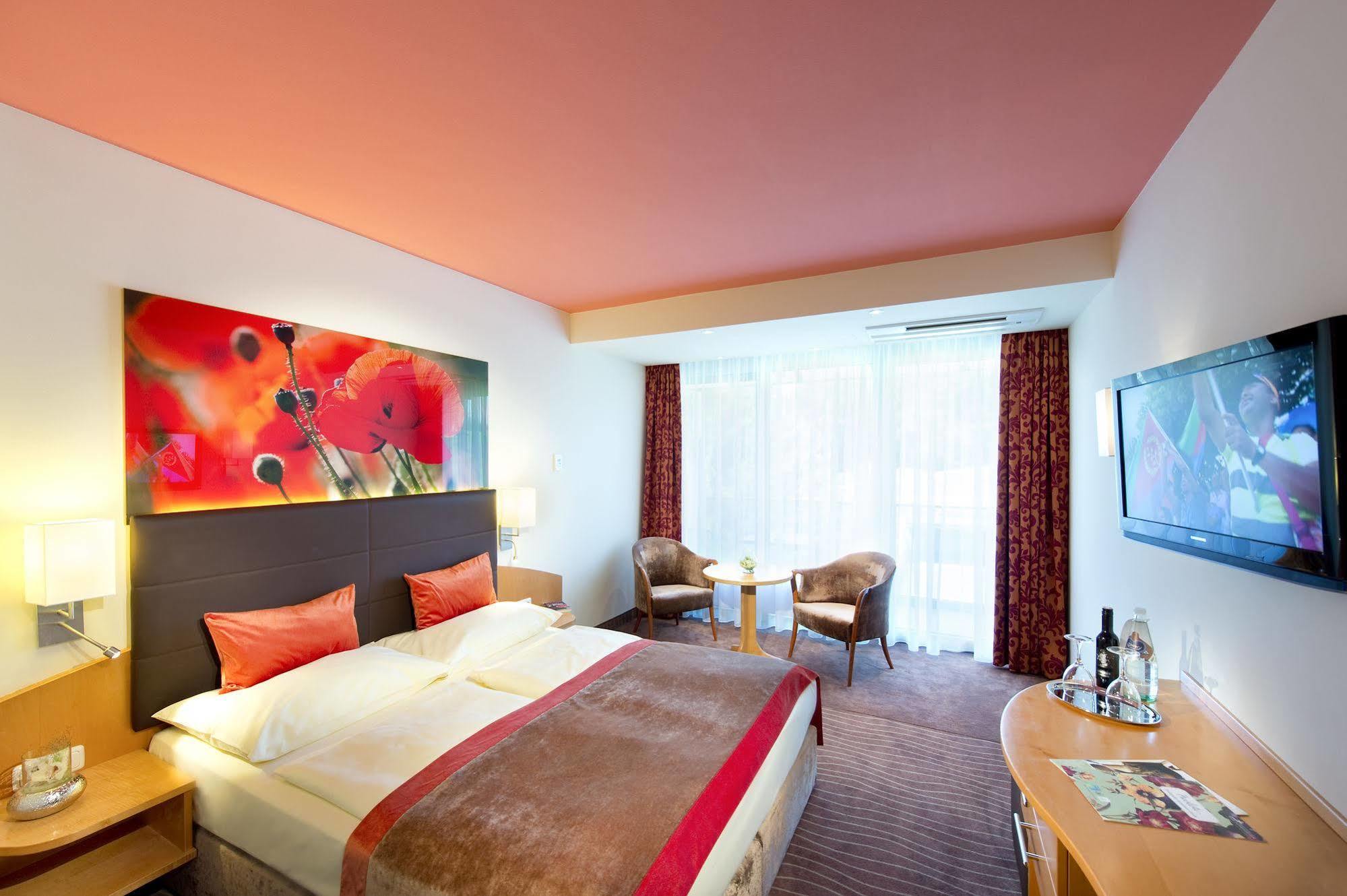 Hotel Vier Jahreszeiten Loipersdorf Loipersdorf bei Fuerstenfeld Bagian luar foto